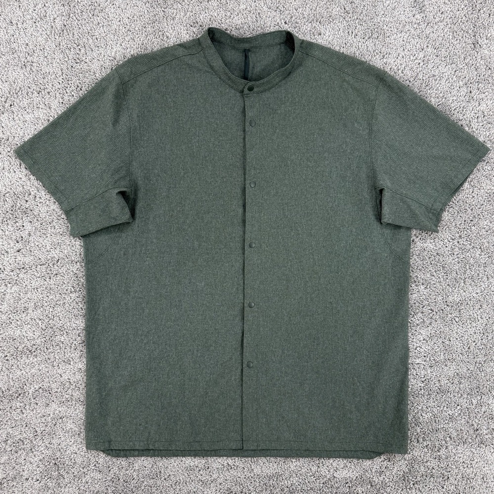 Lululemon Airing Easy Stand Collar Shirt Men's XXL Green Short Sleeve Ventlight